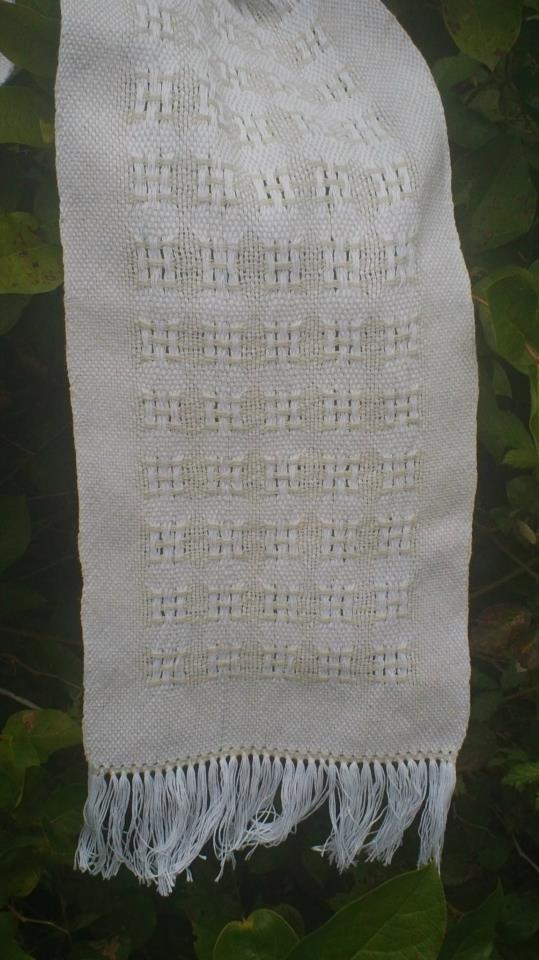 Table runner in huck lace blocks with fringe